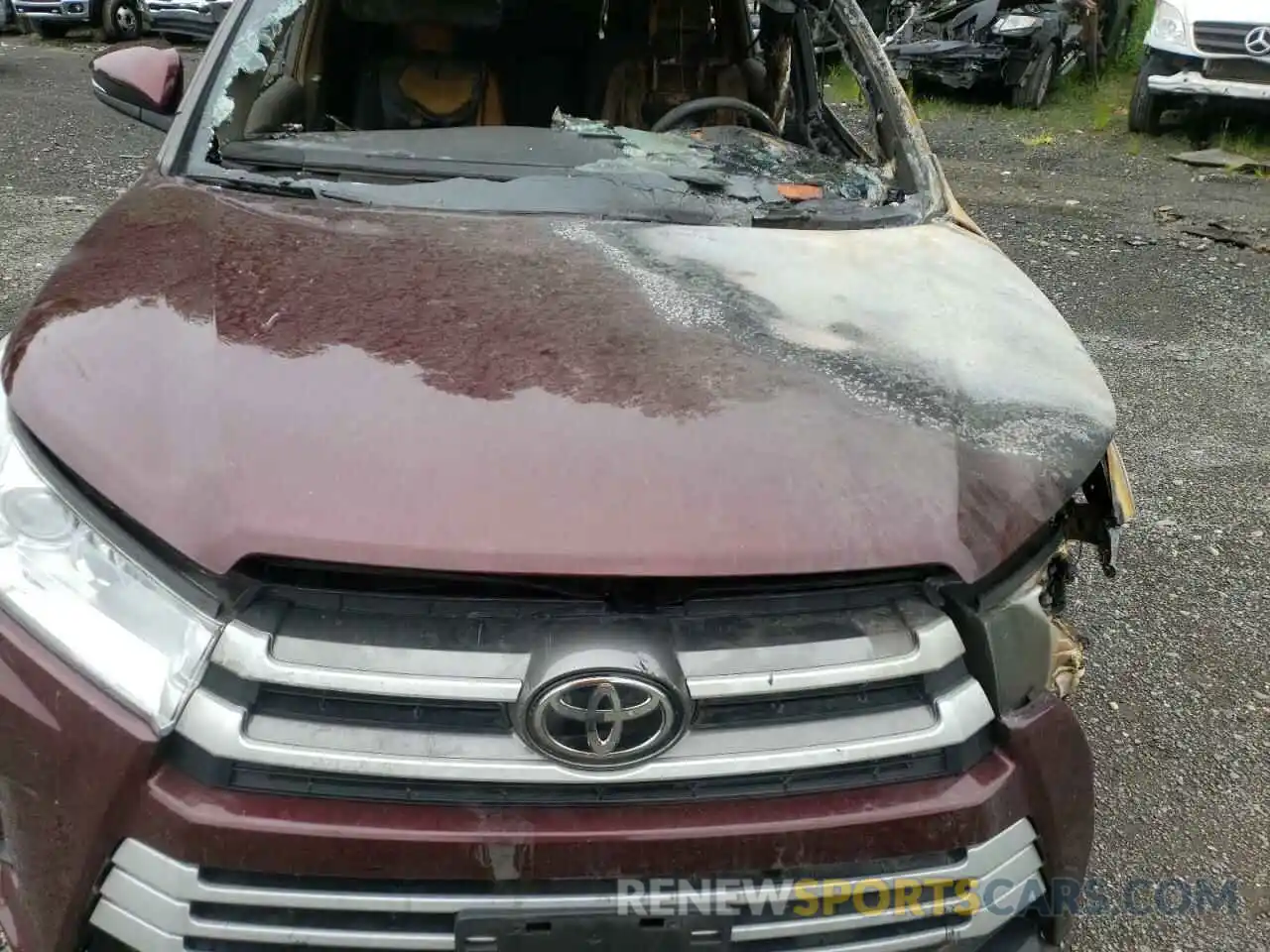 7 Photograph of a damaged car 5TDBZRFHXKS717702 TOYOTA HIGHLANDER 2019