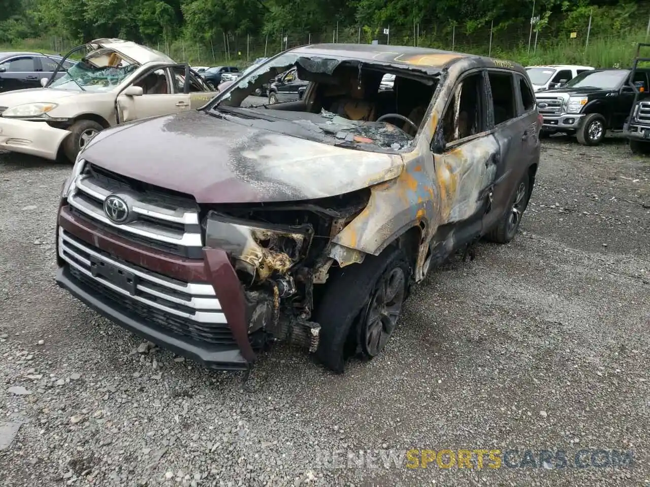 9 Photograph of a damaged car 5TDBZRFHXKS717702 TOYOTA HIGHLANDER 2019