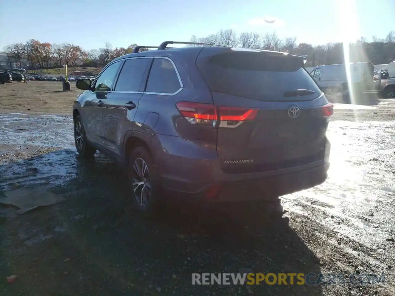 3 Photograph of a damaged car 5TDBZRFHXKS717974 TOYOTA HIGHLANDER 2019