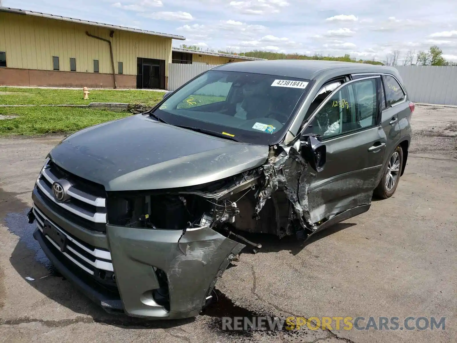 2 Photograph of a damaged car 5TDBZRFHXKS724214 TOYOTA HIGHLANDER 2019