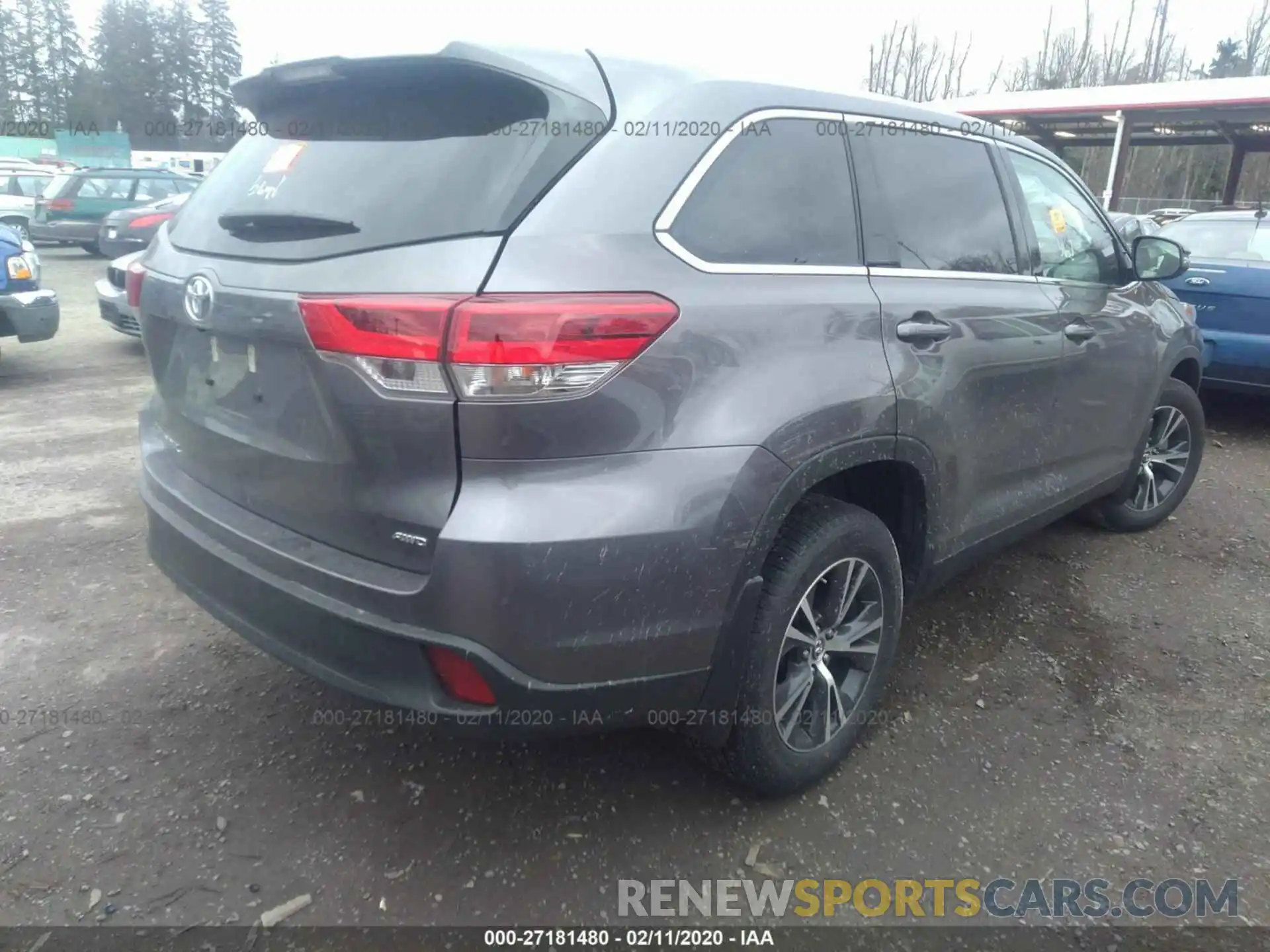 4 Photograph of a damaged car 5TDBZRFHXKS729512 TOYOTA HIGHLANDER 2019