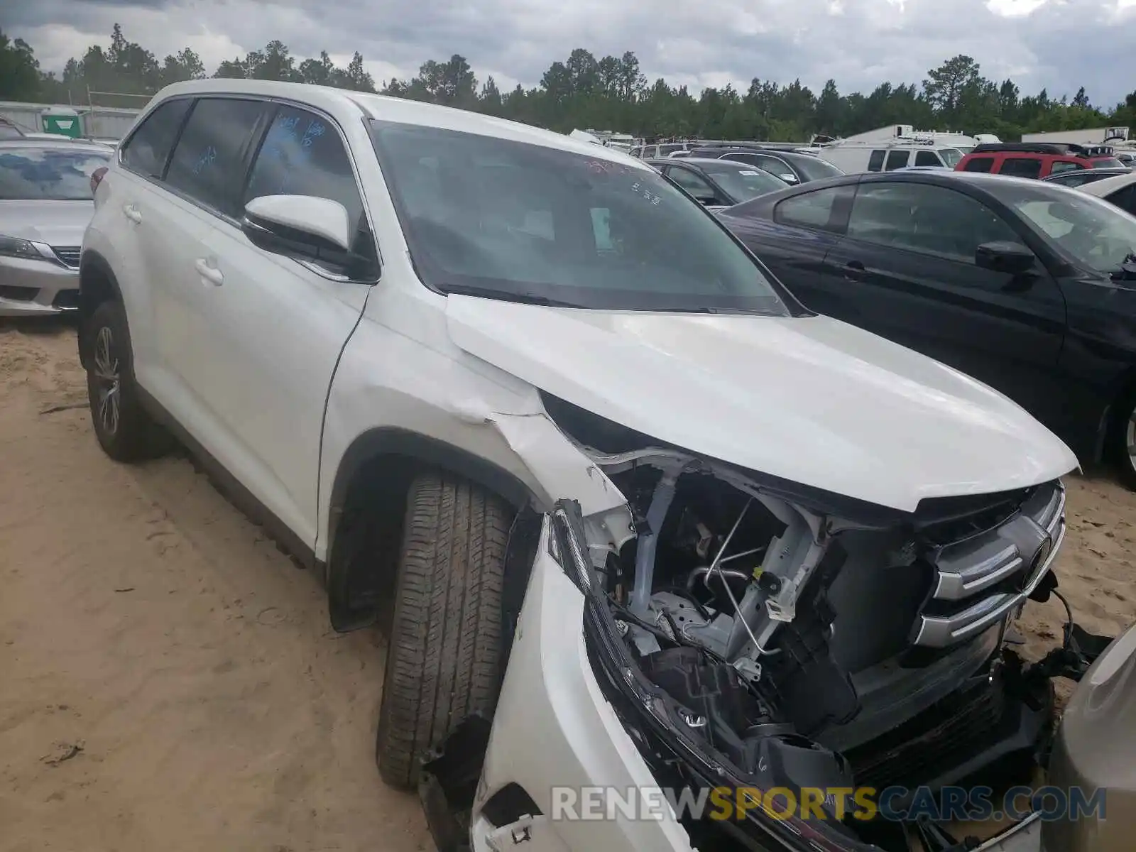 1 Photograph of a damaged car 5TDBZRFHXKS736346 TOYOTA HIGHLANDER 2019