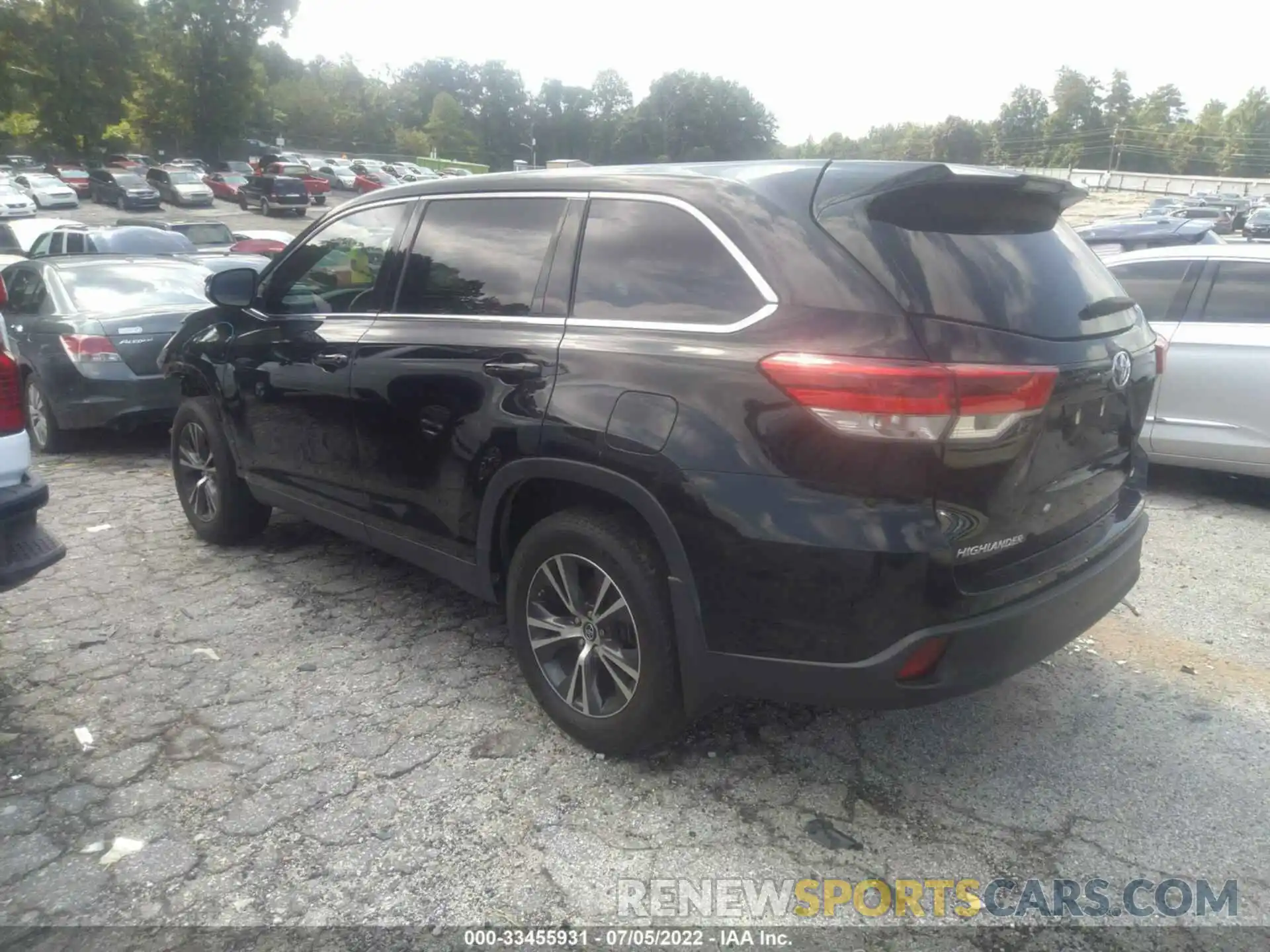 3 Photograph of a damaged car 5TDBZRFHXKS739070 TOYOTA HIGHLANDER 2019