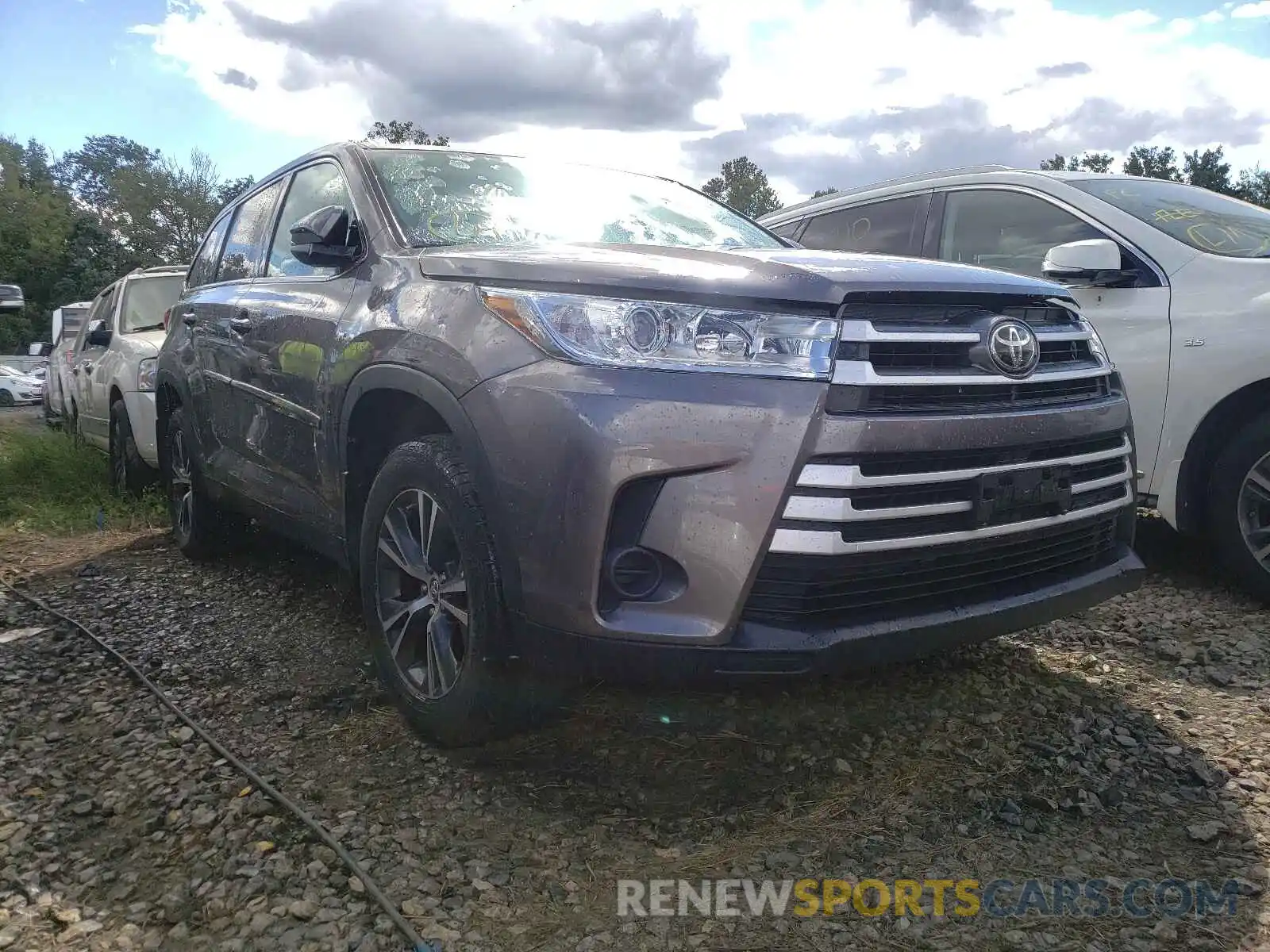 1 Photograph of a damaged car 5TDBZRFHXKS741417 TOYOTA HIGHLANDER 2019