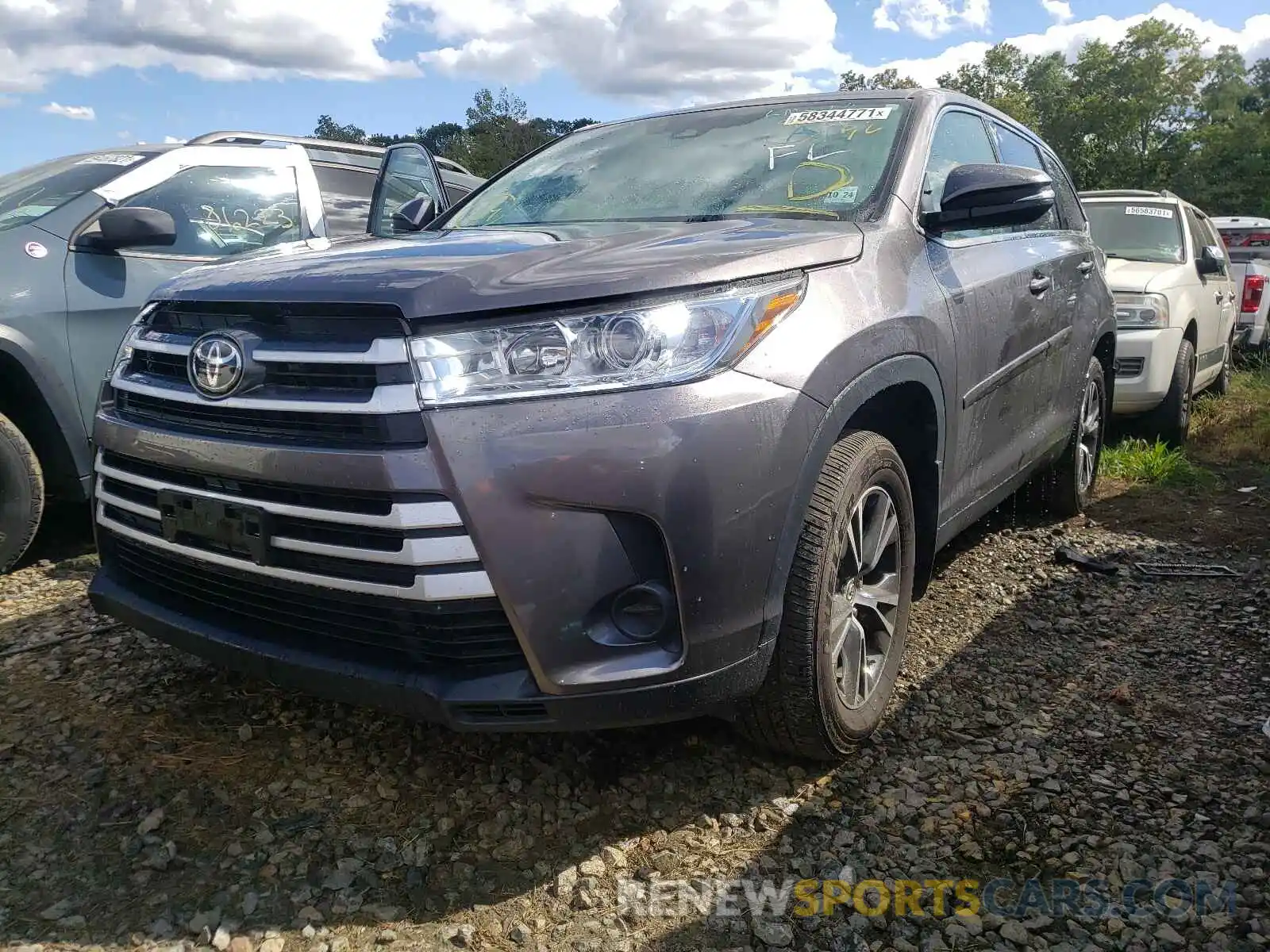 2 Photograph of a damaged car 5TDBZRFHXKS741417 TOYOTA HIGHLANDER 2019