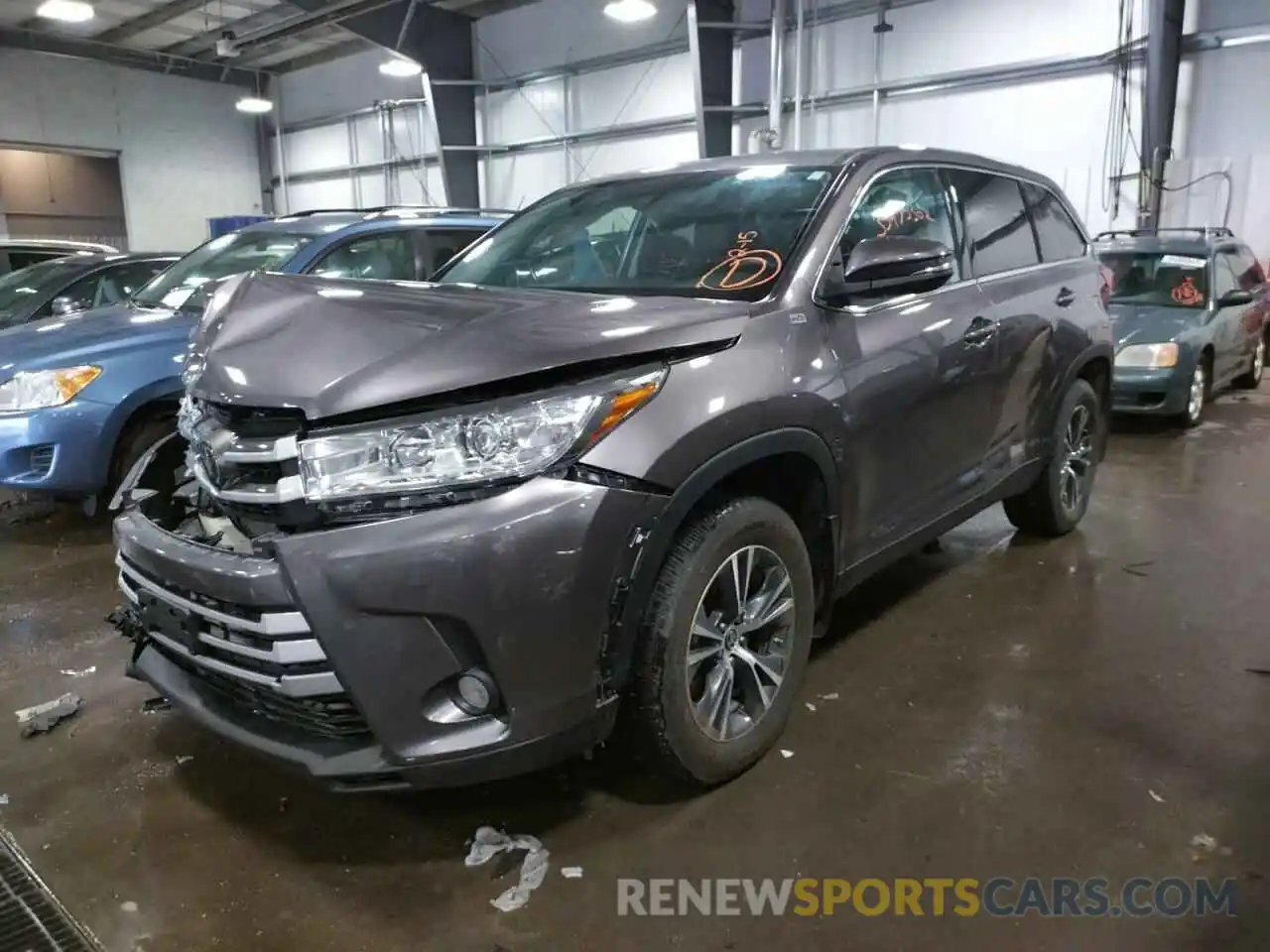 2 Photograph of a damaged car 5TDBZRFHXKS743927 TOYOTA HIGHLANDER 2019