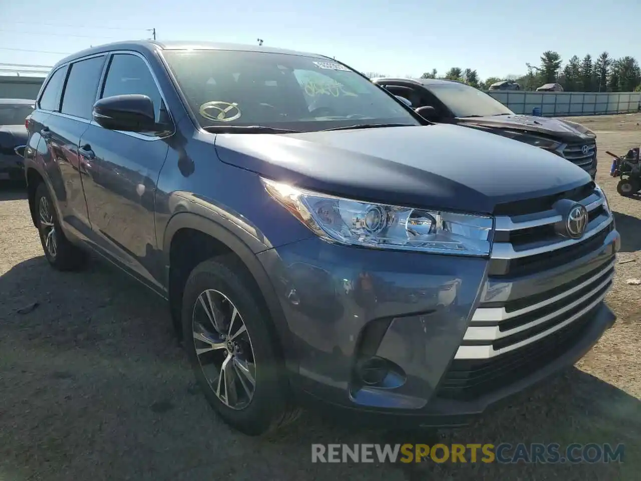 1 Photograph of a damaged car 5TDBZRFHXKS746696 TOYOTA HIGHLANDER 2019