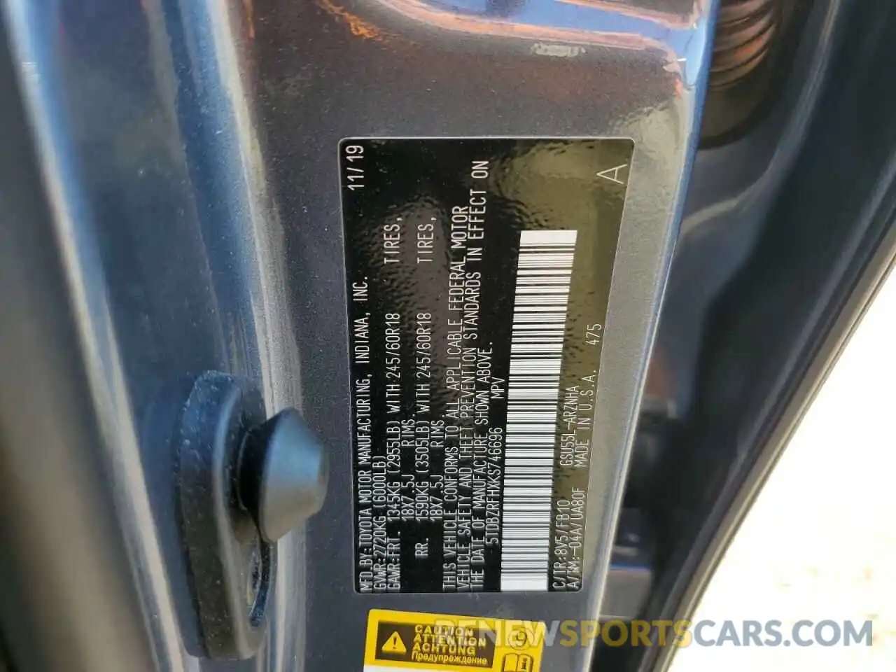 10 Photograph of a damaged car 5TDBZRFHXKS746696 TOYOTA HIGHLANDER 2019