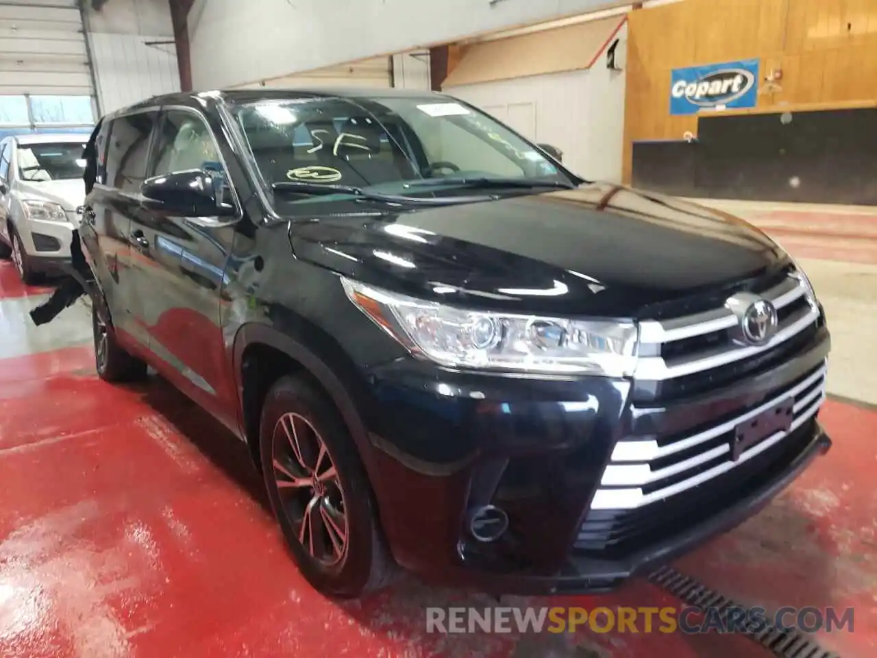 1 Photograph of a damaged car 5TDBZRFHXKS915650 TOYOTA HIGHLANDER 2019