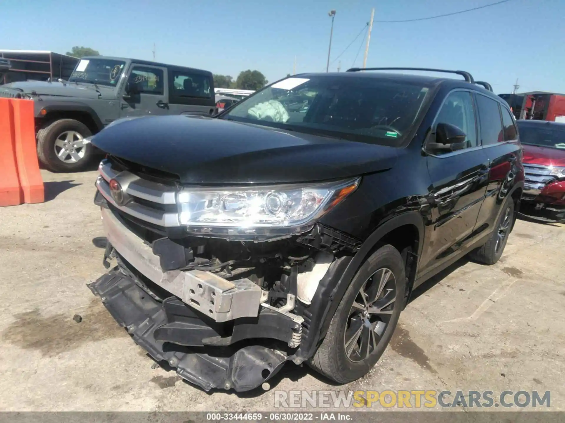 2 Фотография поврежденного автомобиля 5TDBZRFHXKS918354 TOYOTA HIGHLANDER 2019