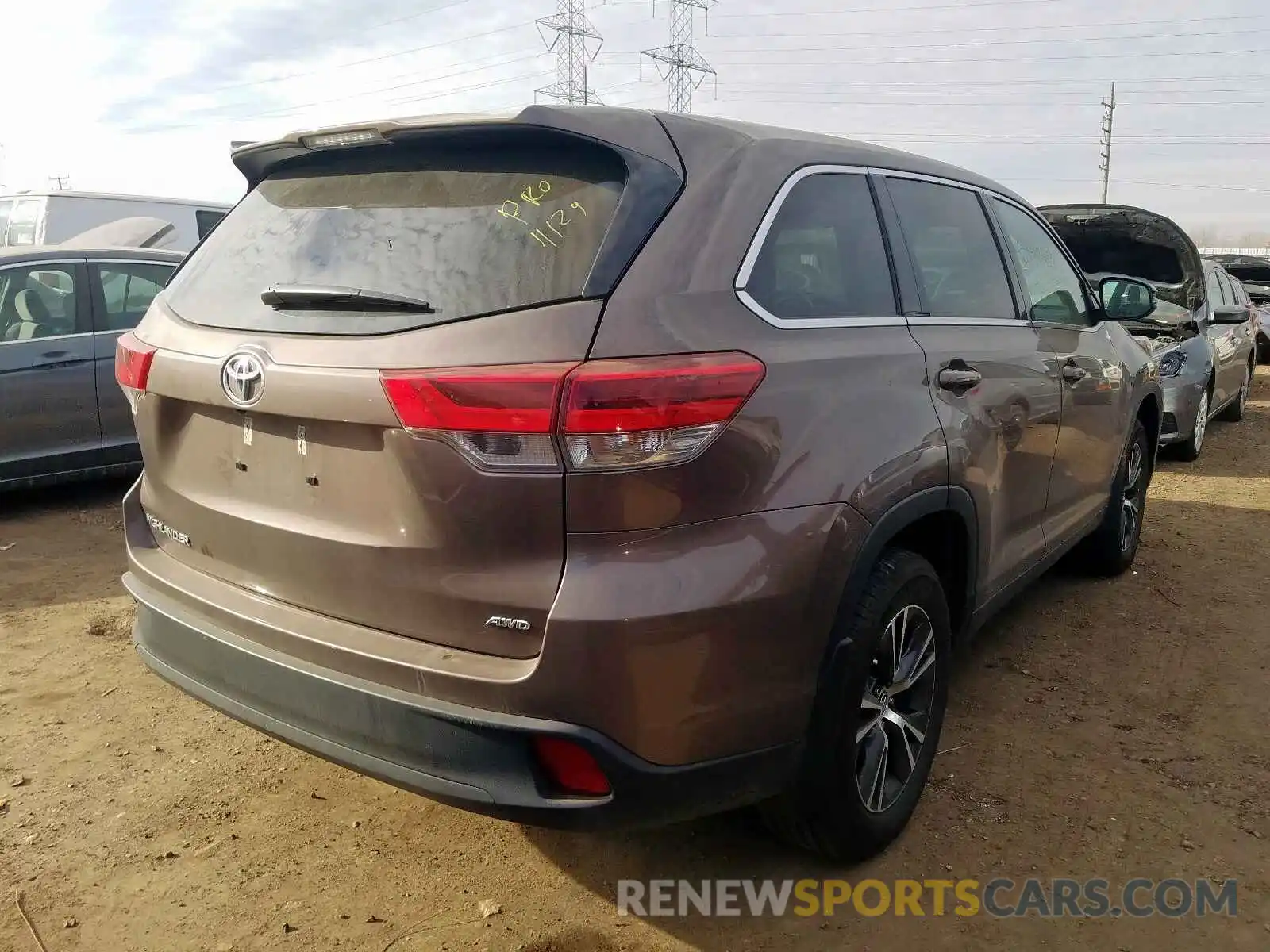 4 Photograph of a damaged car 5TDBZRFHXKS924137 TOYOTA HIGHLANDER 2019