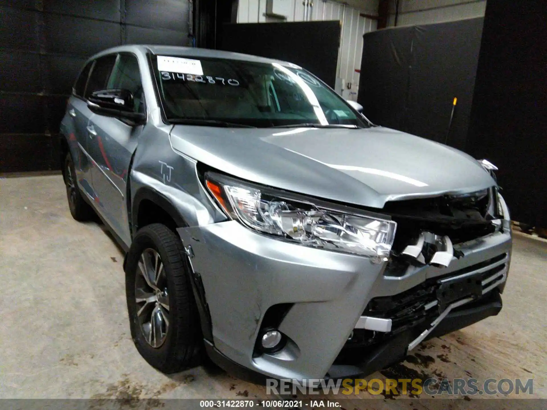 6 Photograph of a damaged car 5TDBZRFHXKS936501 TOYOTA HIGHLANDER 2019