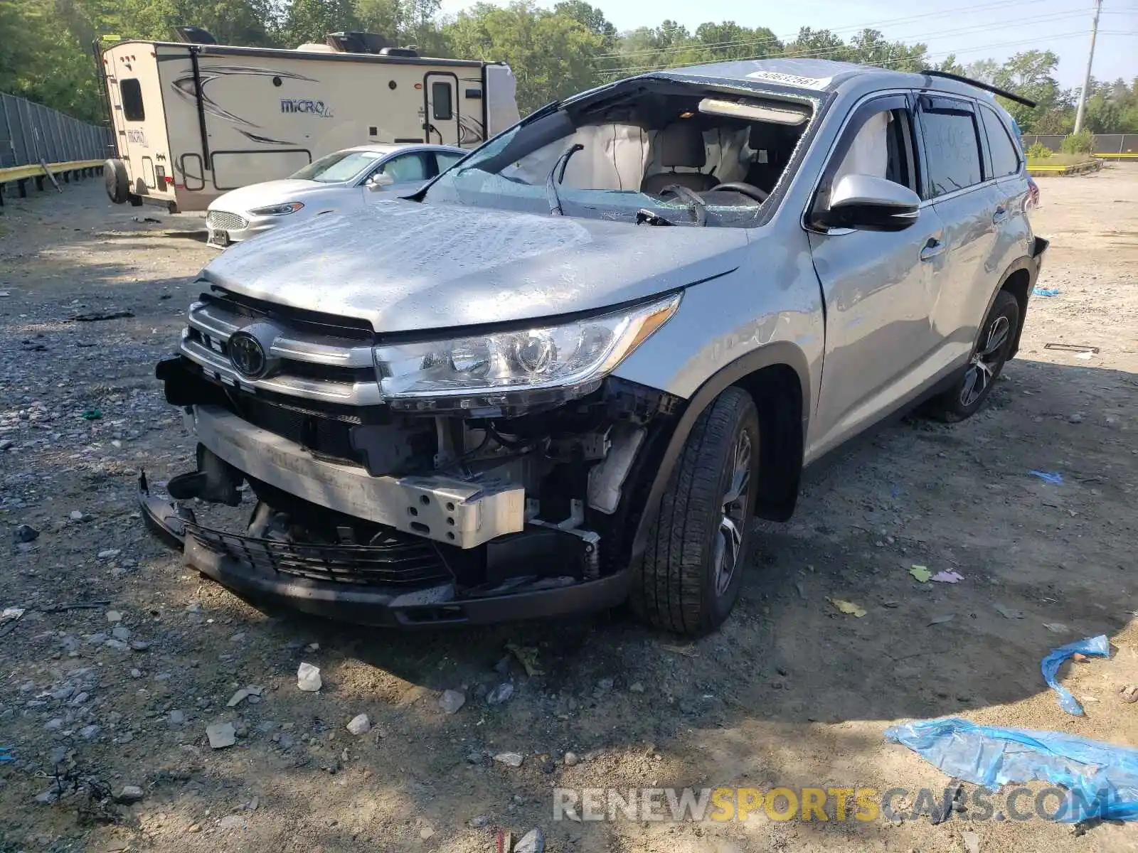 2 Photograph of a damaged car 5TDBZRFHXKS944467 TOYOTA HIGHLANDER 2019