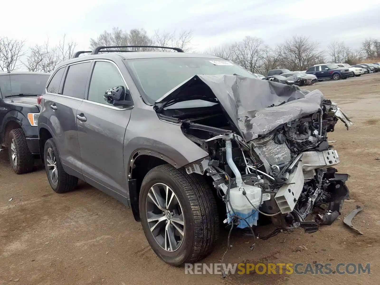 1 Photograph of a damaged car 5TDBZRFHXKS945814 TOYOTA HIGHLANDER 2019