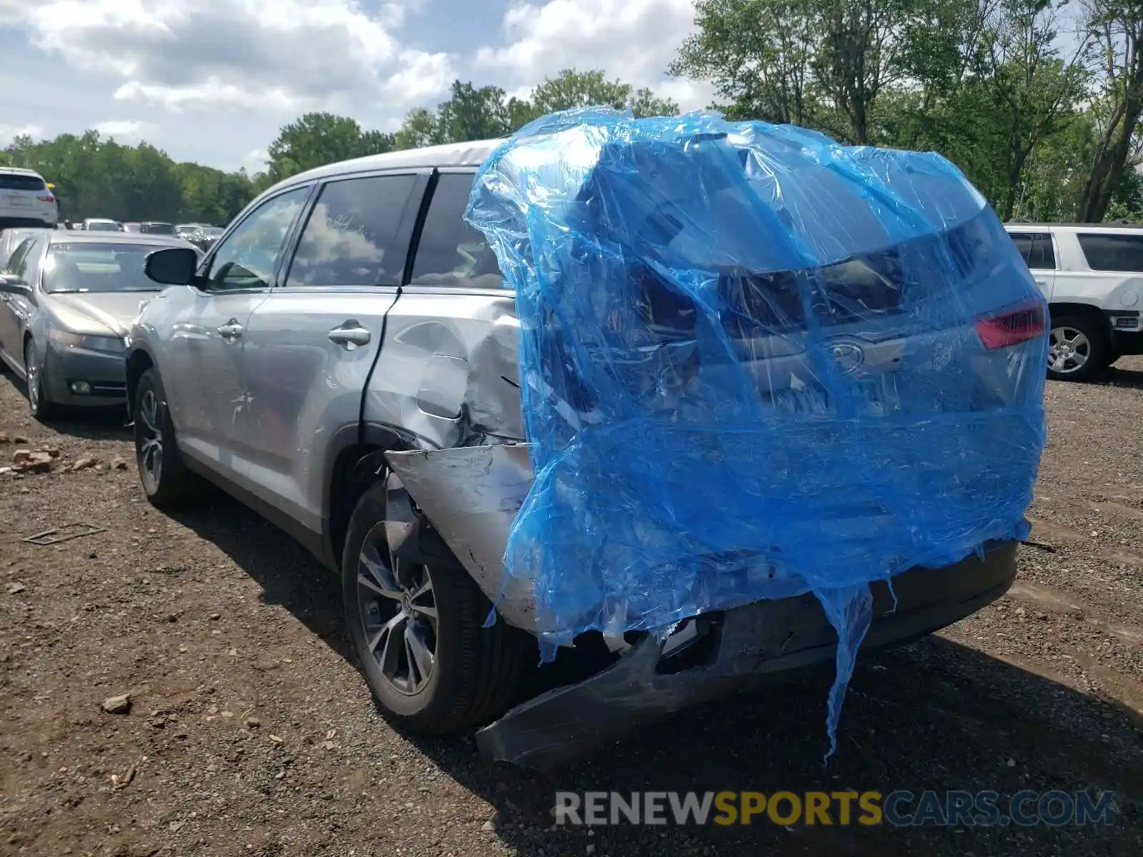 3 Photograph of a damaged car 5TDBZRFHXKS958367 TOYOTA HIGHLANDER 2019