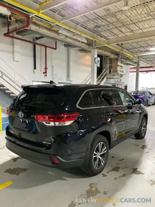 4 Photograph of a damaged car 5TDBZRFHXKS960331 TOYOTA HIGHLANDER 2019