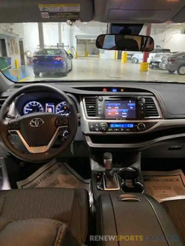 9 Photograph of a damaged car 5TDBZRFHXKS960331 TOYOTA HIGHLANDER 2019