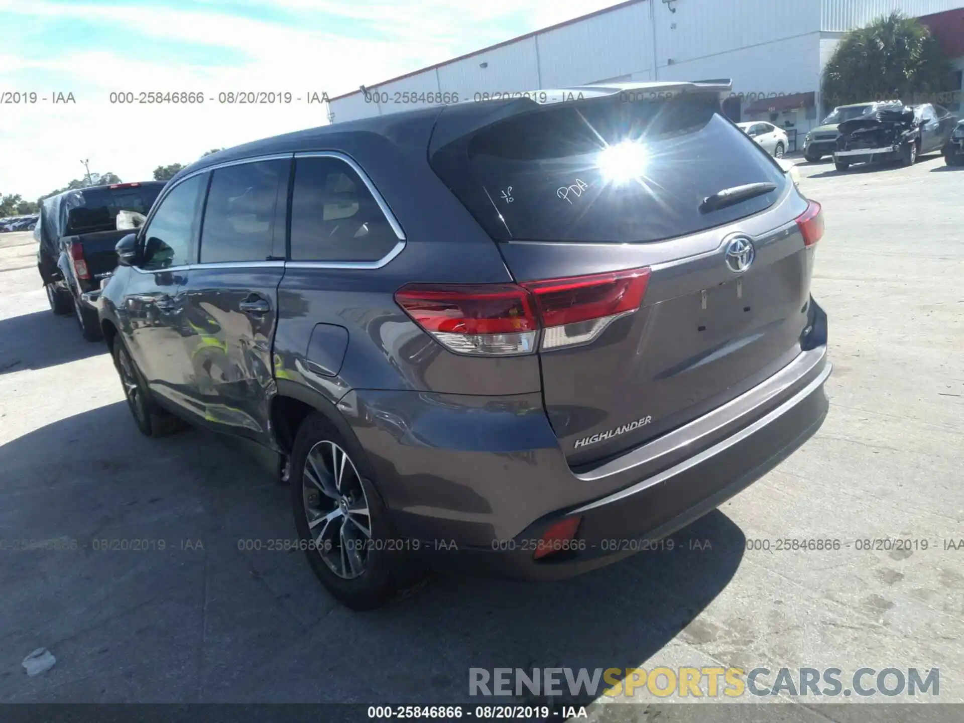 3 Photograph of a damaged car 5TDBZRFHXKS961267 TOYOTA HIGHLANDER 2019