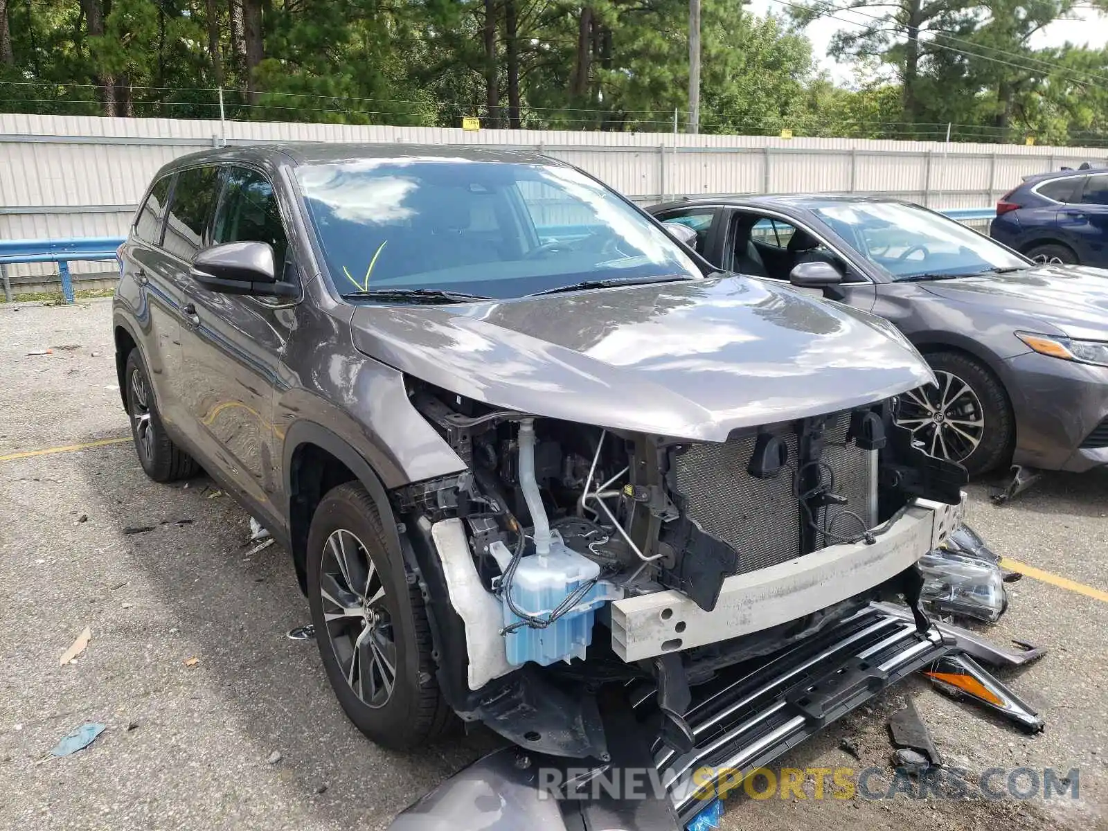 1 Photograph of a damaged car 5TDBZRFHXKS963164 TOYOTA HIGHLANDER 2019