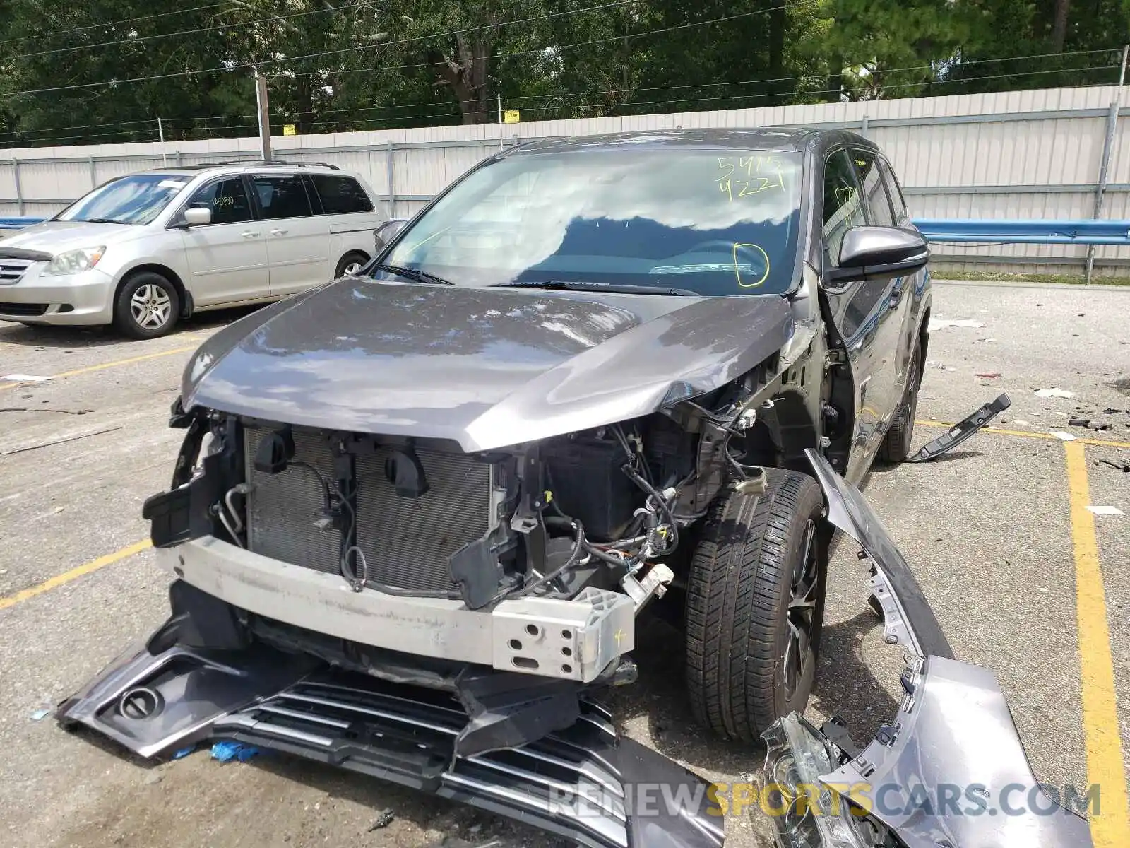 2 Photograph of a damaged car 5TDBZRFHXKS963164 TOYOTA HIGHLANDER 2019