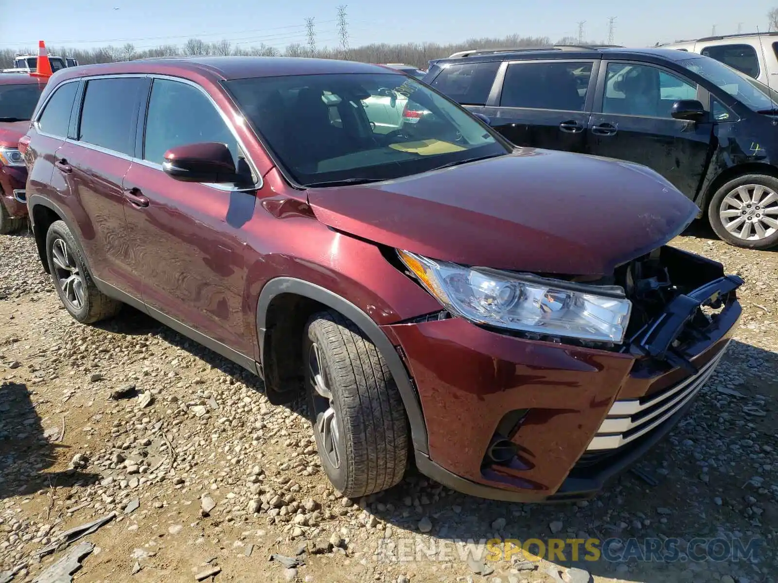 1 Photograph of a damaged car 5TDBZRFHXKS963455 TOYOTA HIGHLANDER 2019