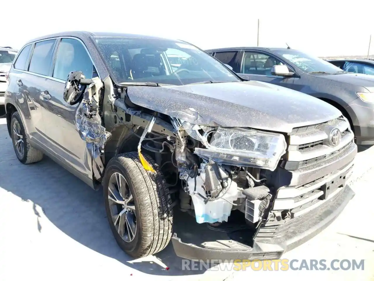 1 Photograph of a damaged car 5TDBZRFHXKS963973 TOYOTA HIGHLANDER 2019