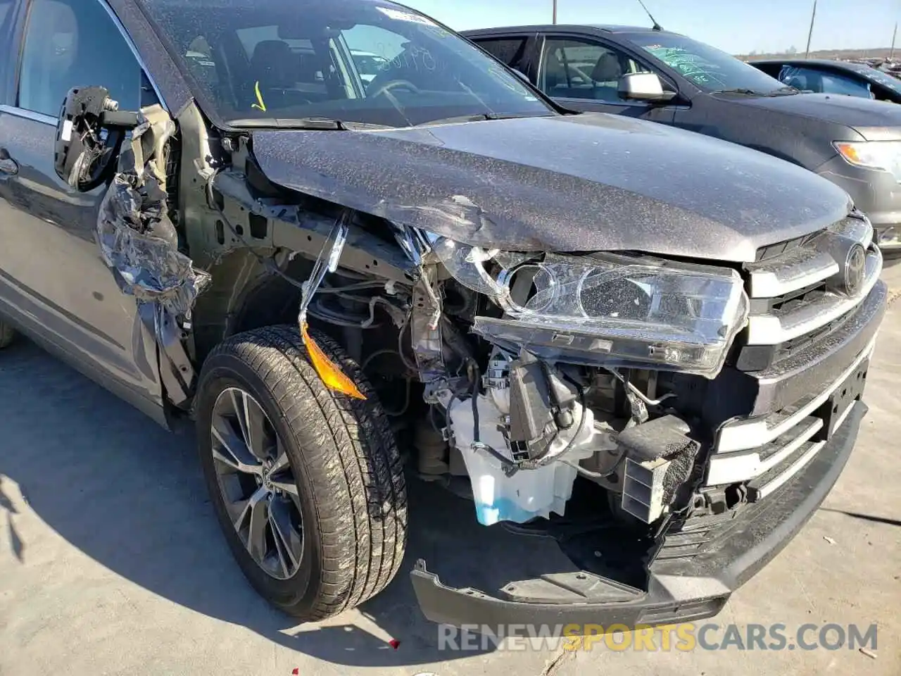 9 Photograph of a damaged car 5TDBZRFHXKS963973 TOYOTA HIGHLANDER 2019