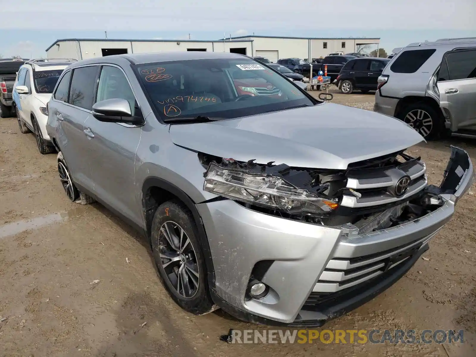 1 Photograph of a damaged car 5TDBZRFHXKS974746 TOYOTA HIGHLANDER 2019