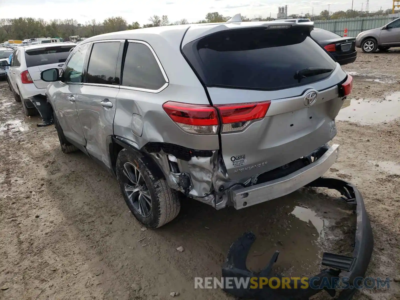 3 Photograph of a damaged car 5TDBZRFHXKS974746 TOYOTA HIGHLANDER 2019