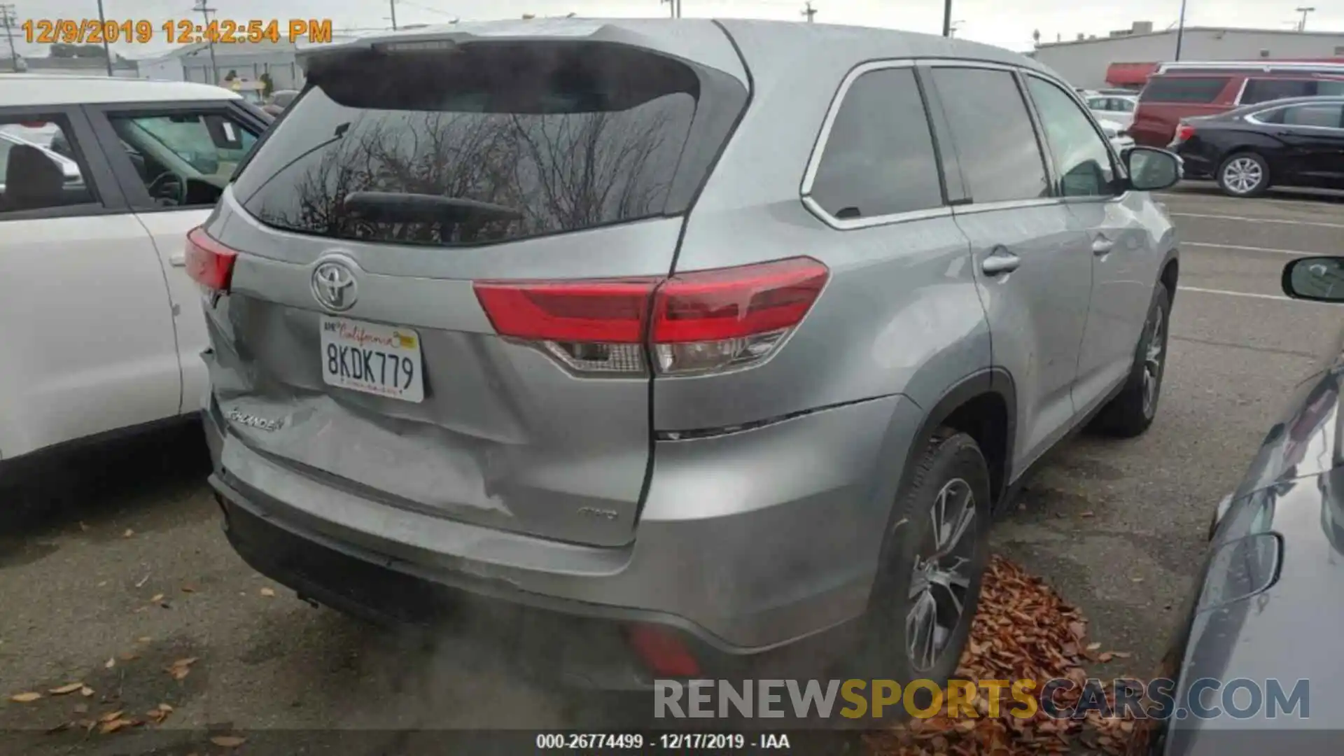 17 Photograph of a damaged car 5TDBZRFHXKS979770 TOYOTA HIGHLANDER 2019