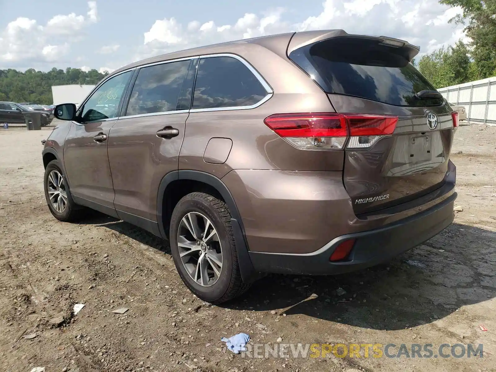 3 Photograph of a damaged car 5TDBZRFHXKS981180 TOYOTA HIGHLANDER 2019