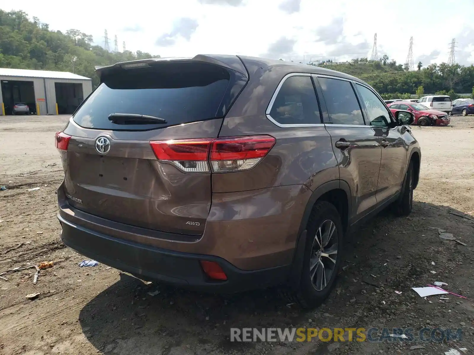 4 Photograph of a damaged car 5TDBZRFHXKS981180 TOYOTA HIGHLANDER 2019