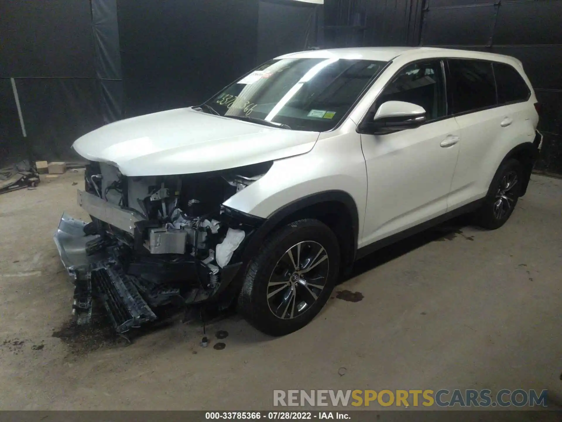 2 Photograph of a damaged car 5TDBZRFHXKS983818 TOYOTA HIGHLANDER 2019