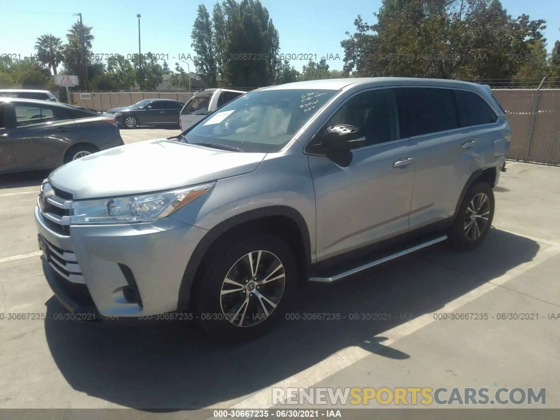 2 Photograph of a damaged car 5TDBZRFHXKS984466 TOYOTA HIGHLANDER 2019