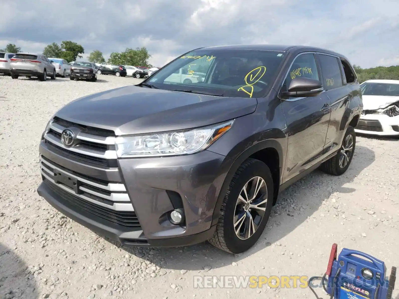 2 Photograph of a damaged car 5TDBZRFHXKS984807 TOYOTA HIGHLANDER 2019