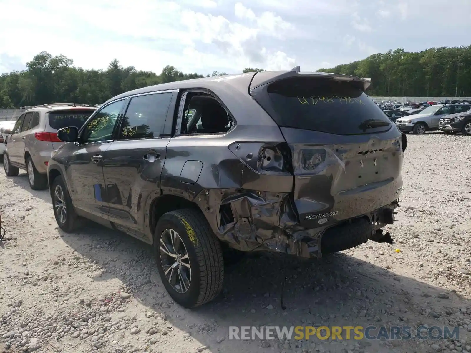 3 Photograph of a damaged car 5TDBZRFHXKS984807 TOYOTA HIGHLANDER 2019