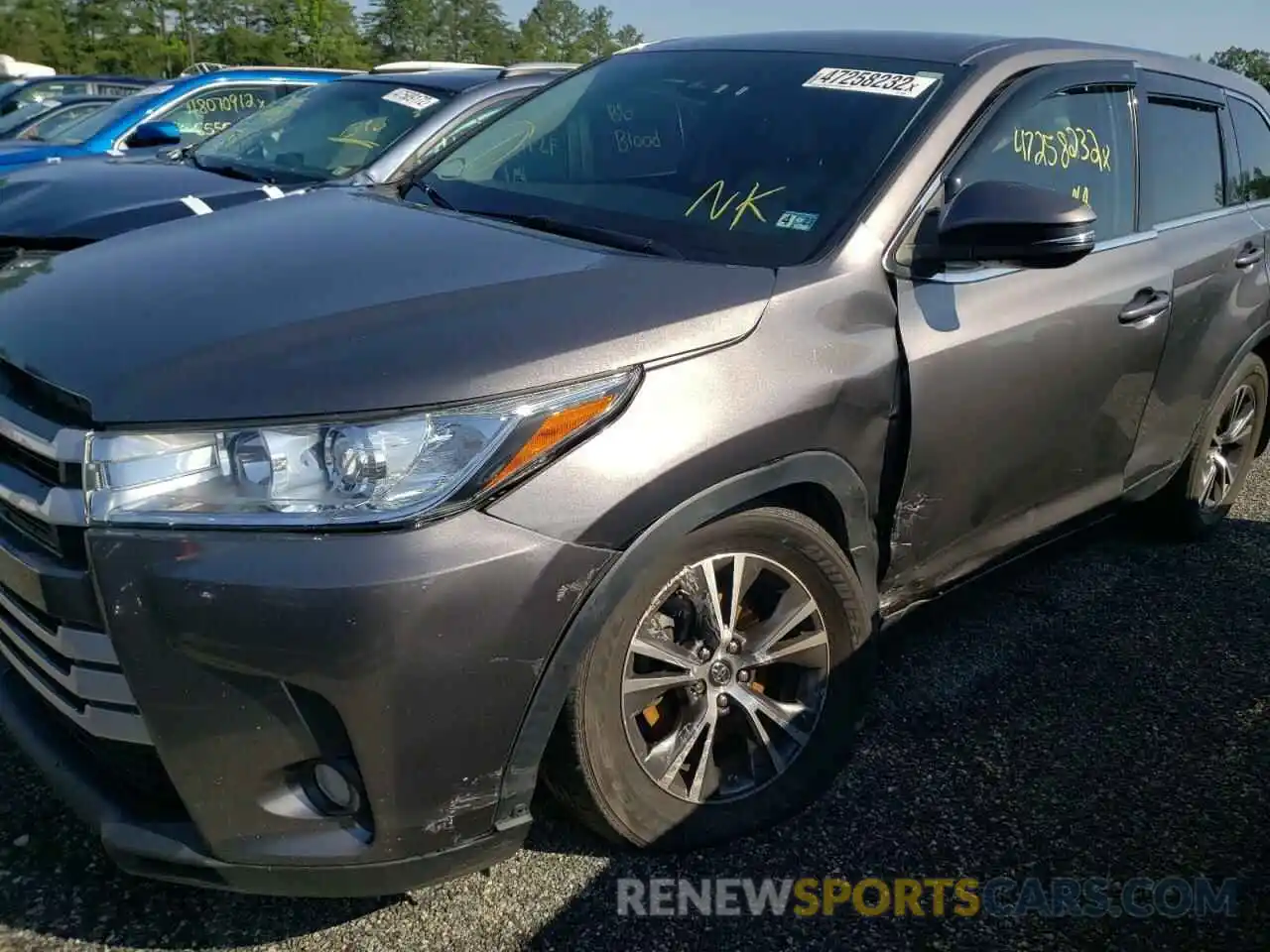 9 Photograph of a damaged car 5TDBZRFHXKS985990 TOYOTA HIGHLANDER 2019