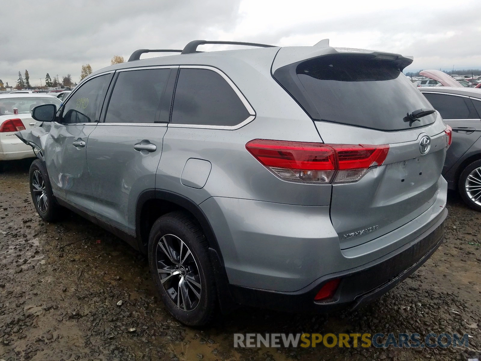 3 Photograph of a damaged car 5TDBZRFHXKS990140 TOYOTA HIGHLANDER 2019