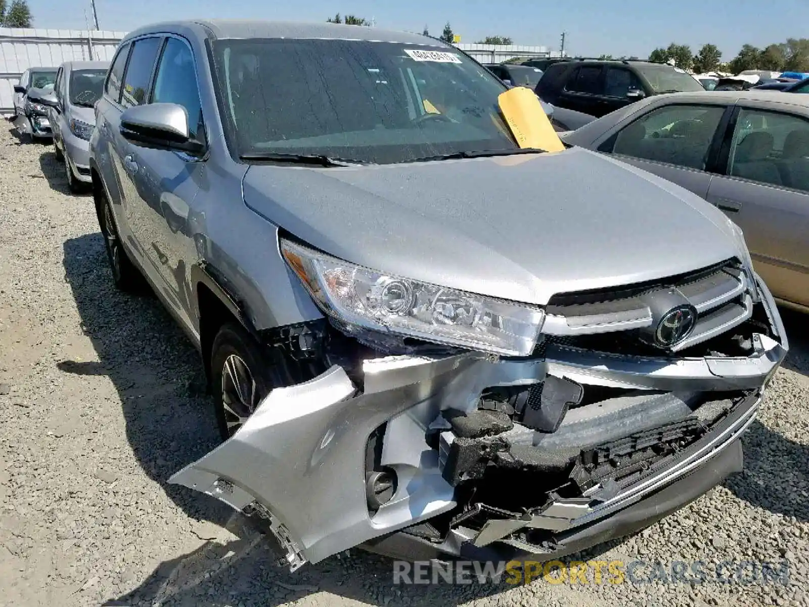 1 Photograph of a damaged car 5TDBZRFHXKS992437 TOYOTA HIGHLANDER 2019