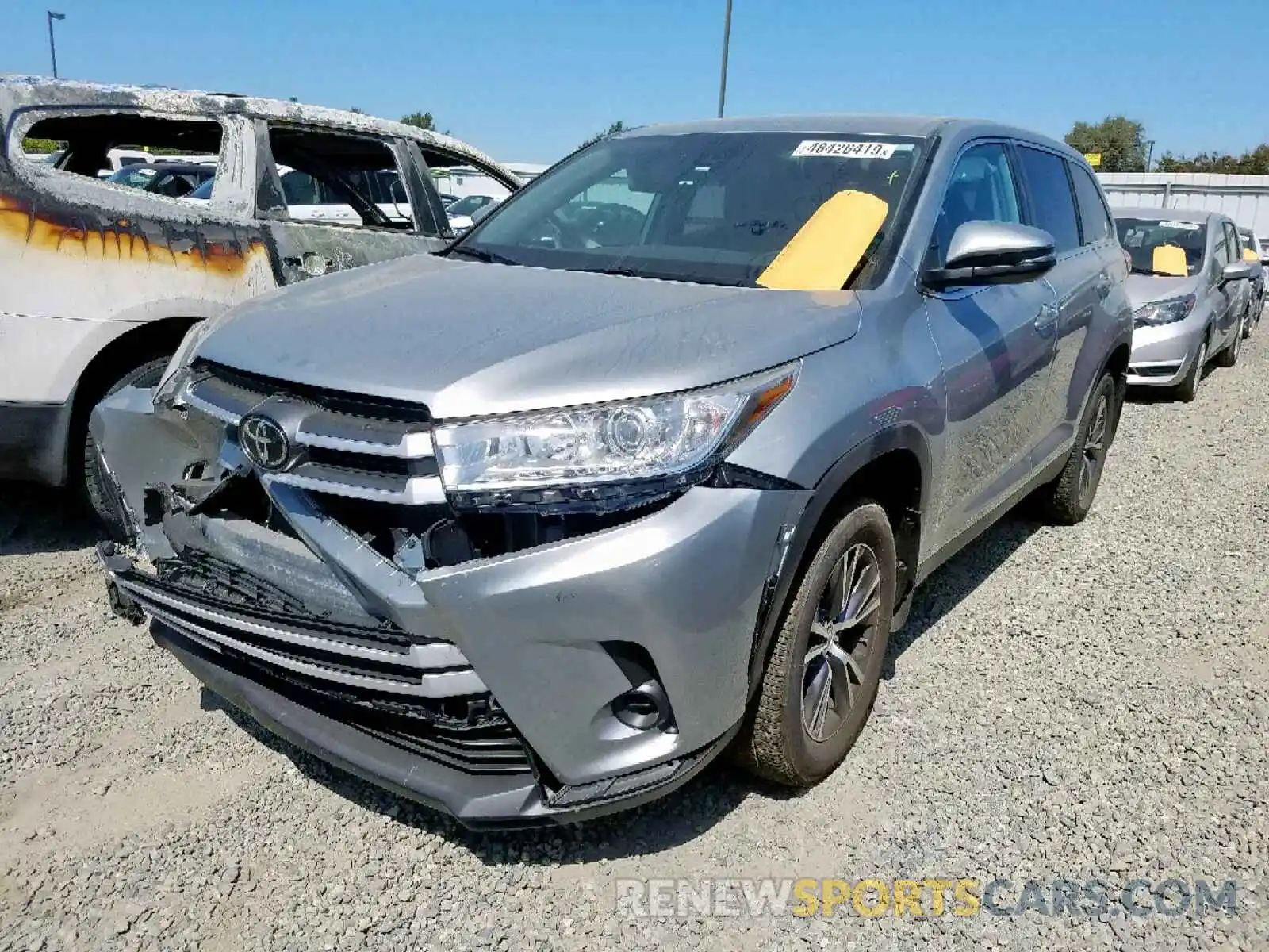 2 Photograph of a damaged car 5TDBZRFHXKS992437 TOYOTA HIGHLANDER 2019