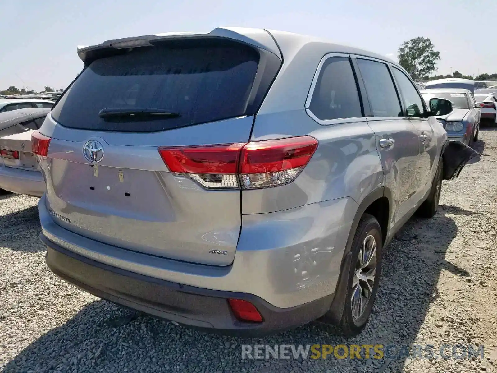 4 Photograph of a damaged car 5TDBZRFHXKS992437 TOYOTA HIGHLANDER 2019