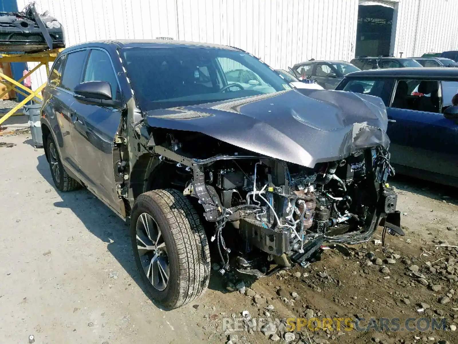 1 Photograph of a damaged car 5TDBZRFHXKS995676 TOYOTA HIGHLANDER 2019