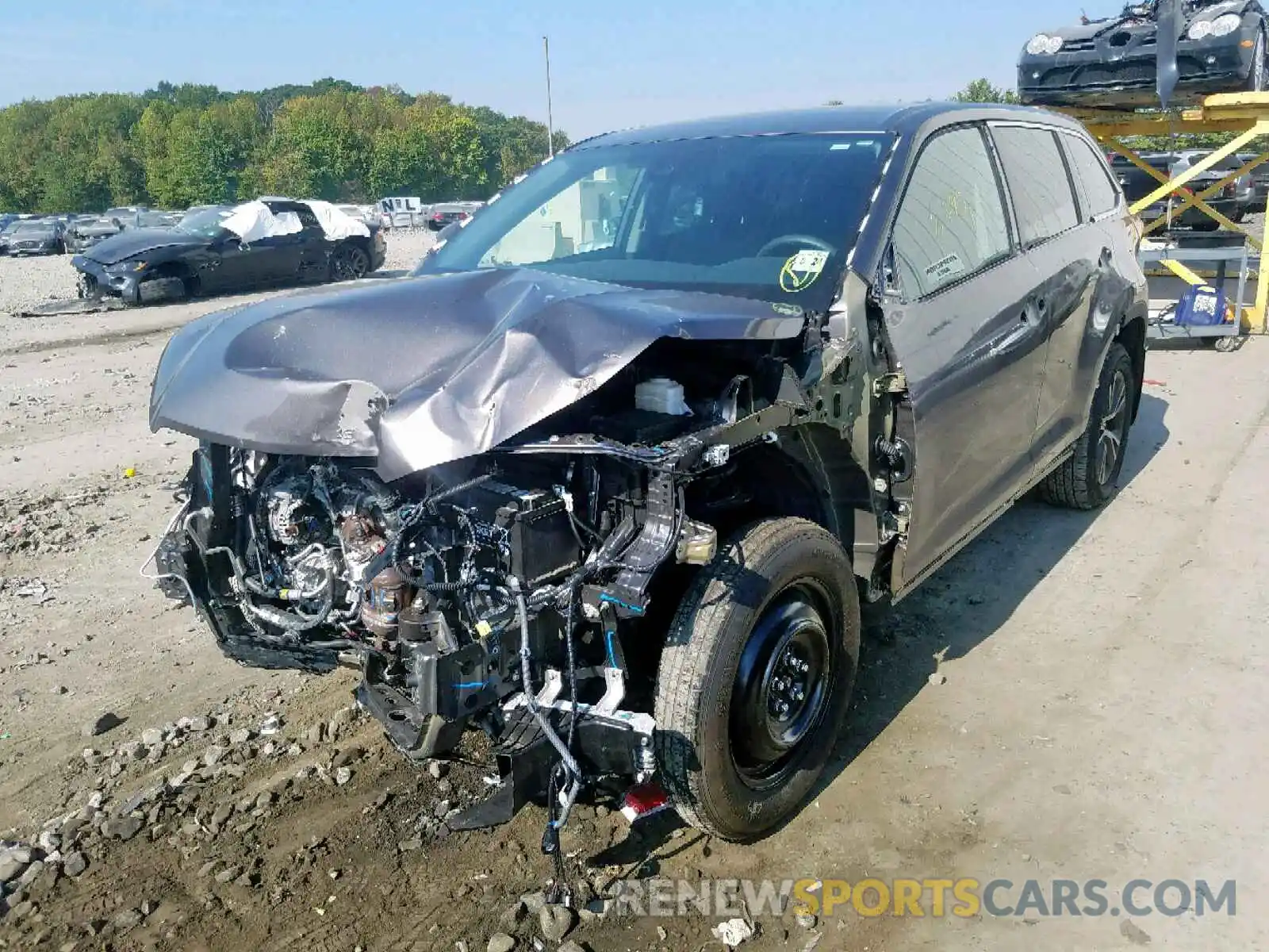 2 Photograph of a damaged car 5TDBZRFHXKS995676 TOYOTA HIGHLANDER 2019