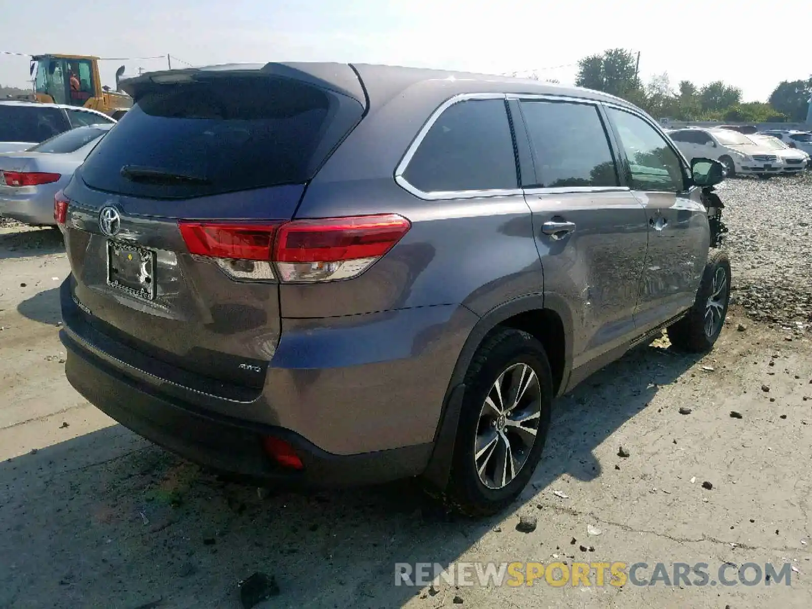 4 Photograph of a damaged car 5TDBZRFHXKS995676 TOYOTA HIGHLANDER 2019