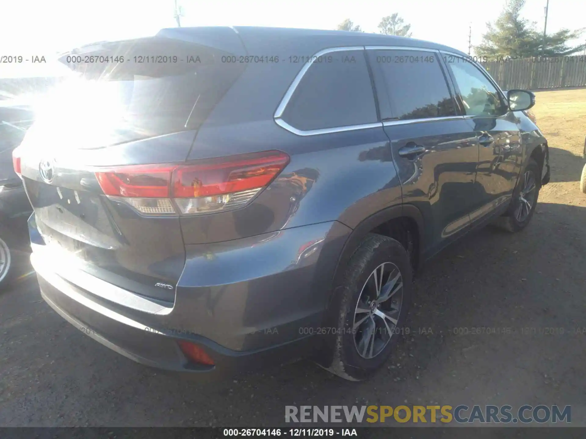 4 Photograph of a damaged car 5TDBZRFHXKS996715 TOYOTA HIGHLANDER 2019