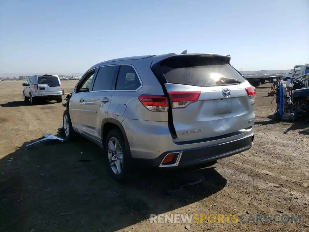 3 Photograph of a damaged car 5TDDGRFH0KS053120 TOYOTA HIGHLANDER 2019