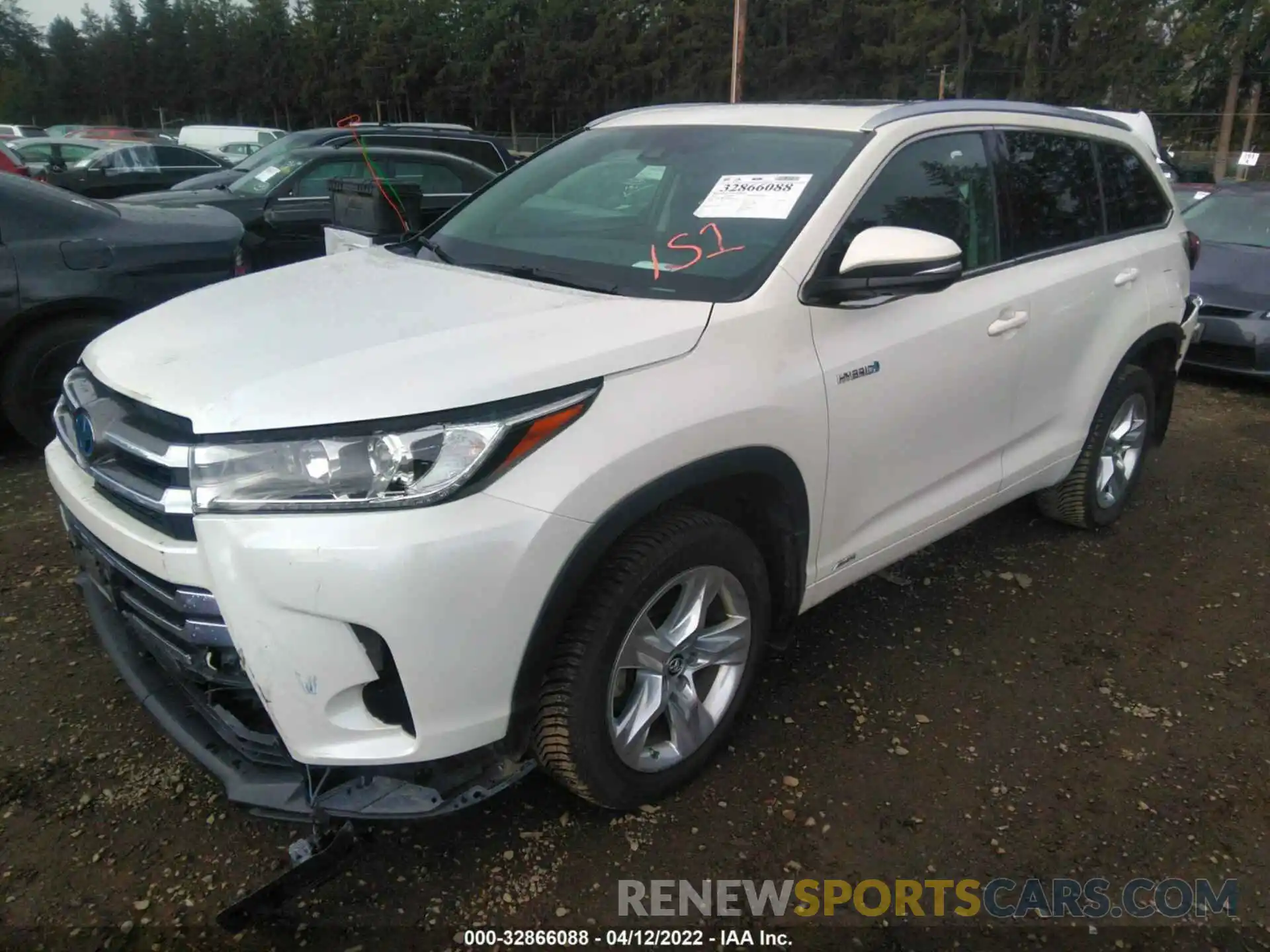 2 Photograph of a damaged car 5TDDGRFH0KS054090 TOYOTA HIGHLANDER 2019