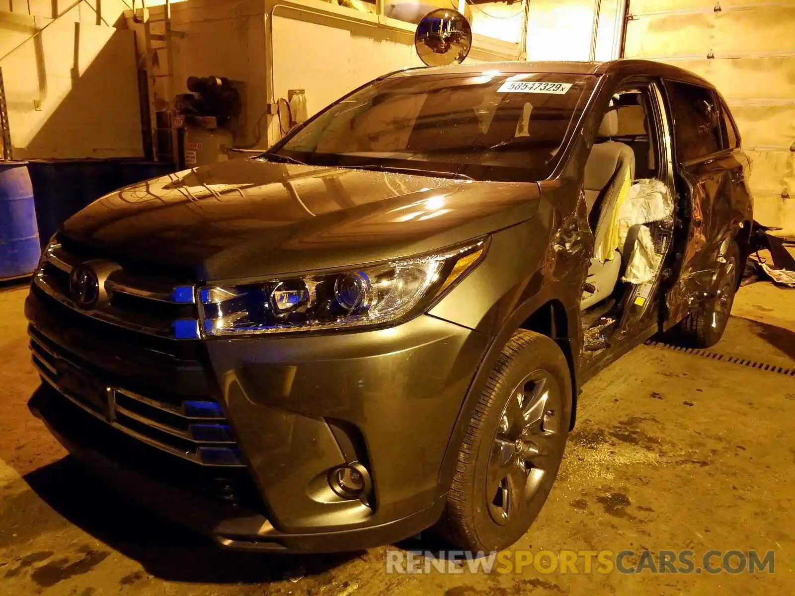 2 Фотография поврежденного автомобиля 5TDDGRFH0KS054137 TOYOTA HIGHLANDER 2019