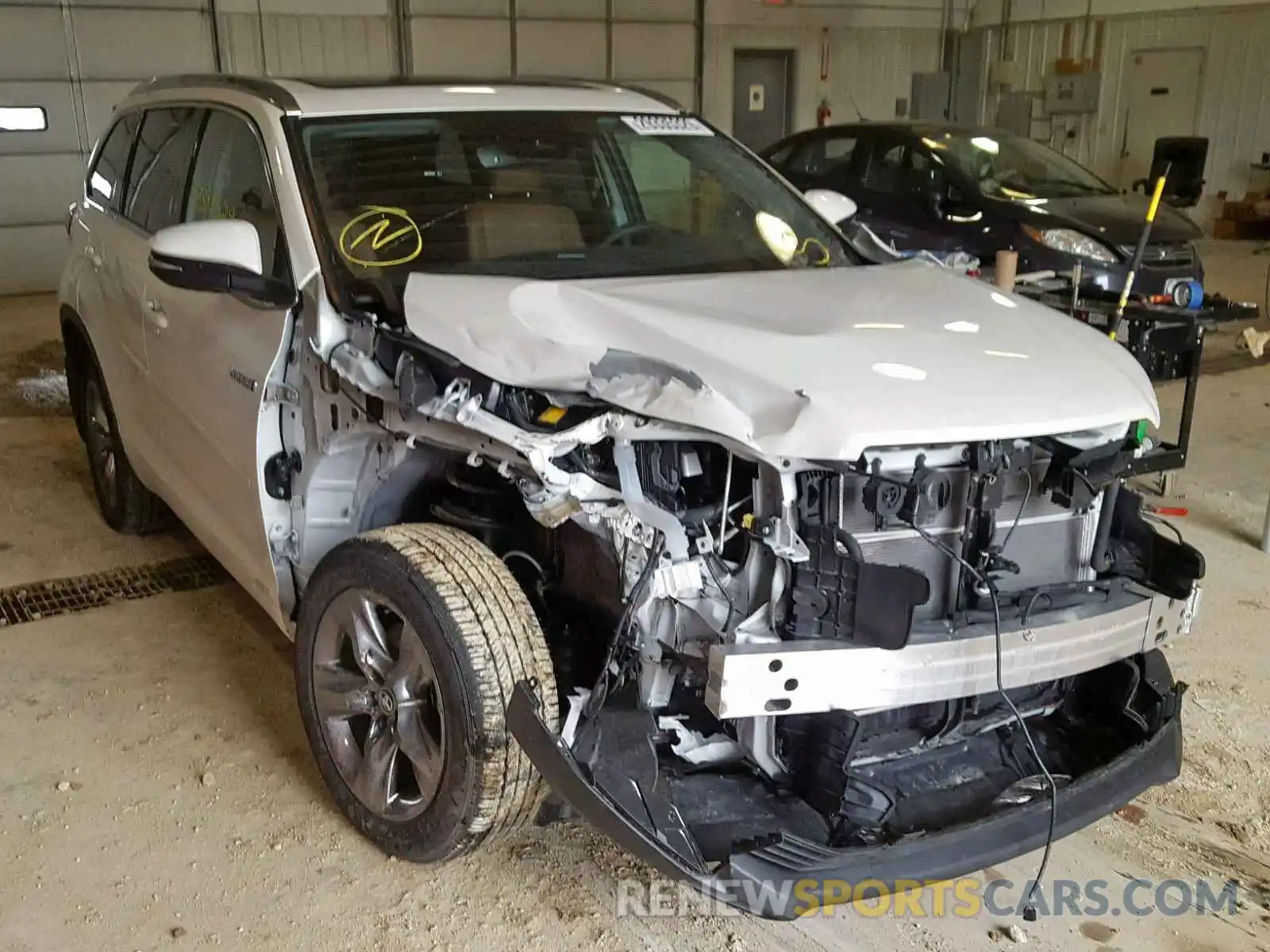 1 Photograph of a damaged car 5TDDGRFH0KS054820 TOYOTA HIGHLANDER 2019