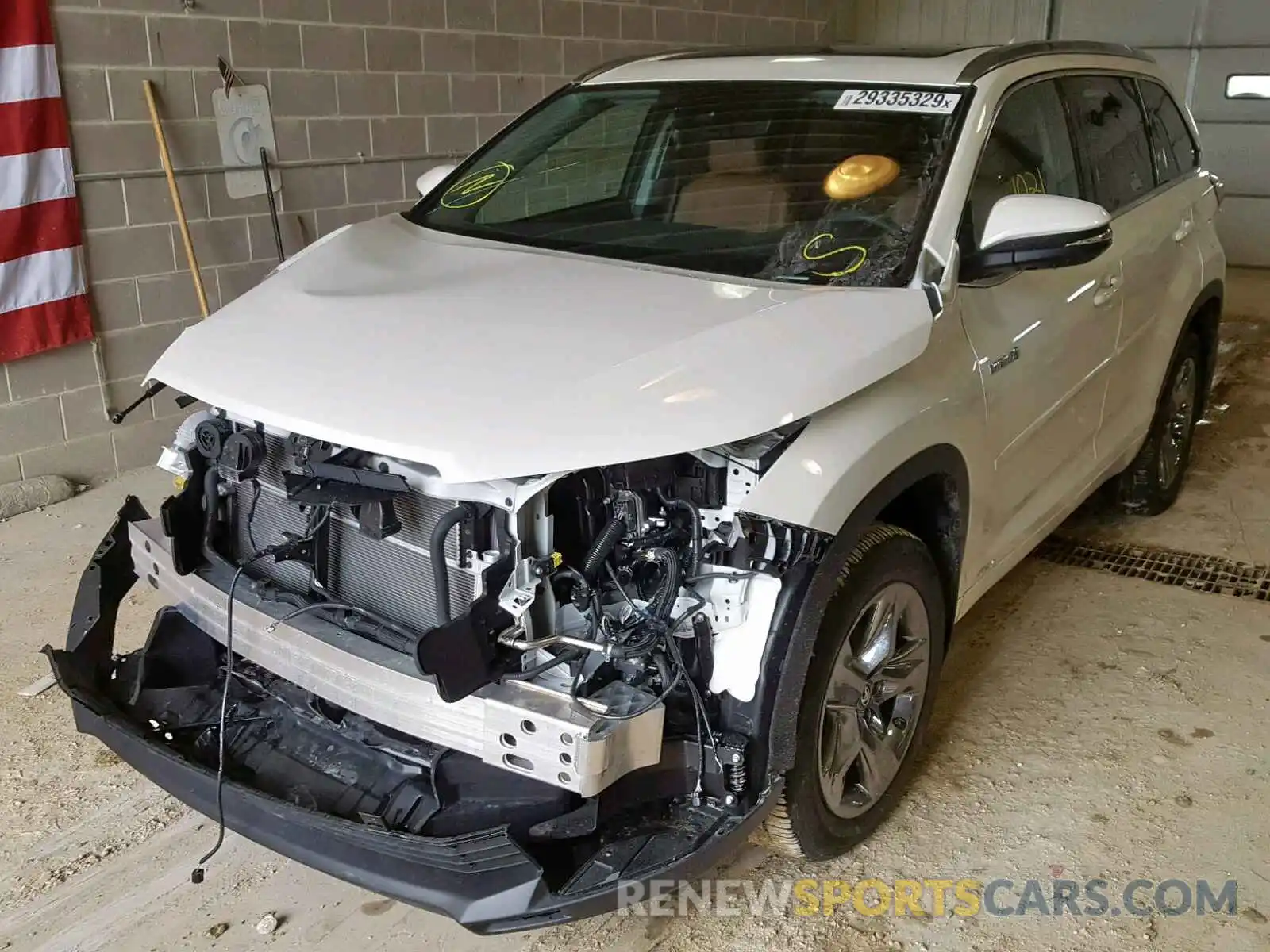 2 Photograph of a damaged car 5TDDGRFH0KS054820 TOYOTA HIGHLANDER 2019